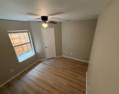 605 Nw Main Street - Photo Thumbnail 8