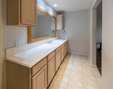 1512 Jabbet Drive - Photo Thumbnail 22