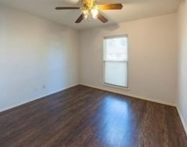 1512 Jabbet Drive - Photo Thumbnail 13