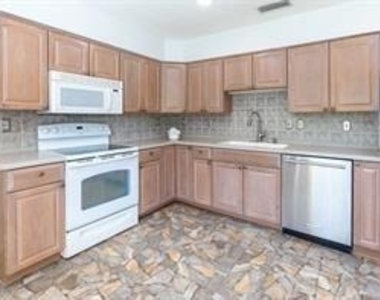 1512 Jabbet Drive - Photo Thumbnail 9