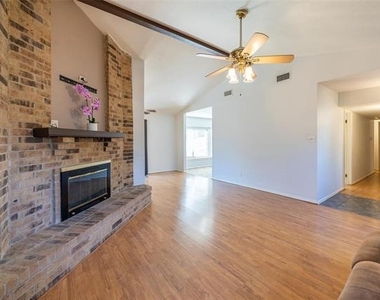 1512 Jabbet Drive - Photo Thumbnail 1