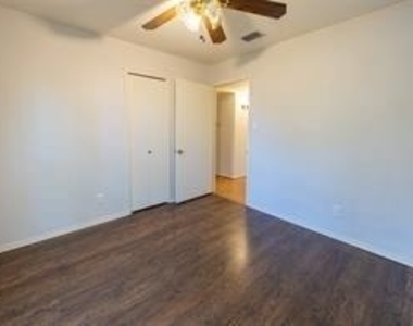 1512 Jabbet Drive - Photo Thumbnail 16