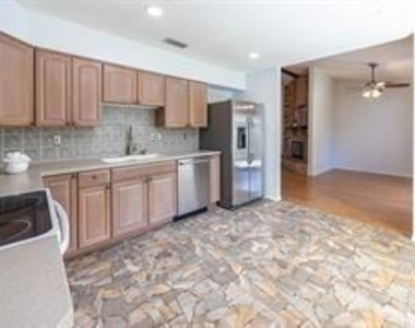 1512 Jabbet Drive - Photo Thumbnail 10