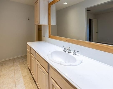 1512 Jabbet Drive - Photo Thumbnail 20