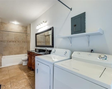738 Woodlawn Avenue - Photo Thumbnail 5