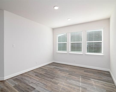 4532 Westminster Avenue - Photo Thumbnail 17