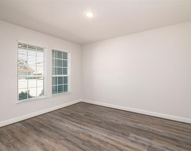 4532 Westminster Avenue - Photo Thumbnail 5
