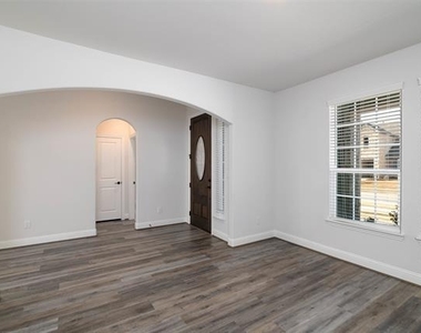 4532 Westminster Avenue - Photo Thumbnail 6