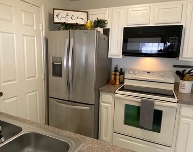 226 Samuel Boulevard - Photo Thumbnail 5