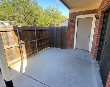 226 Samuel Boulevard - Photo Thumbnail 13