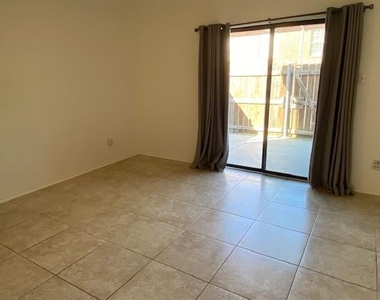 226 Samuel Boulevard - Photo Thumbnail 9