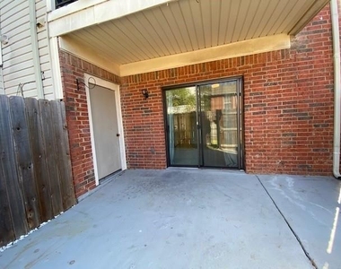 226 Samuel Boulevard - Photo Thumbnail 14