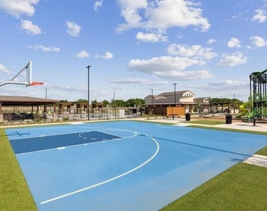 5101 Beechtree Lane - Photo Thumbnail 32
