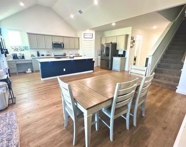 5101 Beechtree Lane - Photo Thumbnail 9