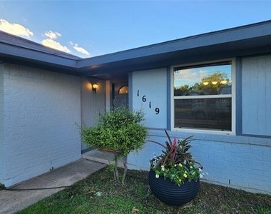 1619 Glenhill Lane - Photo Thumbnail 4