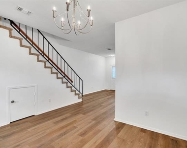 200 Samuel Boulevard - Photo Thumbnail 9