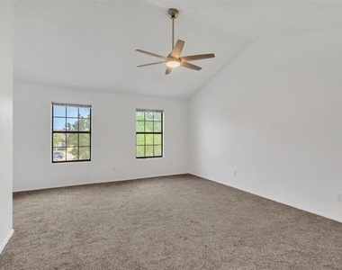 200 Samuel Boulevard - Photo Thumbnail 16