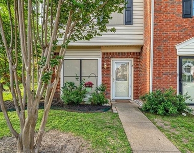 200 Samuel Boulevard - Photo Thumbnail 2