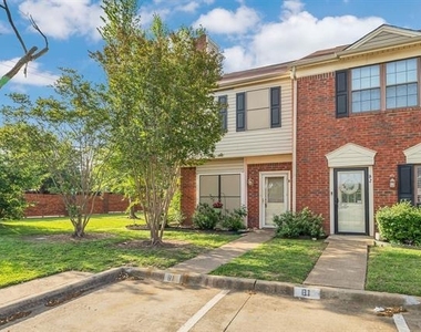 200 Samuel Boulevard - Photo Thumbnail 1