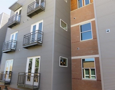 928 Travis Avenue - Photo Thumbnail 1