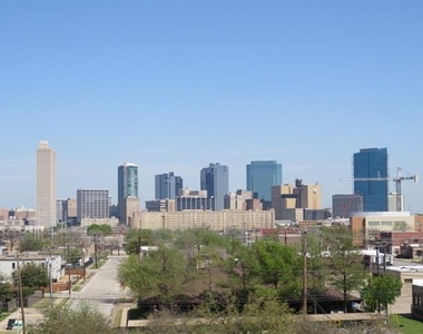 928 Travis Avenue - Photo Thumbnail 12