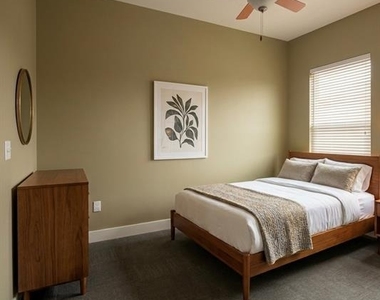 928 Travis Avenue - Photo Thumbnail 8