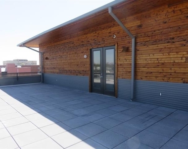 928 Travis Avenue - Photo Thumbnail 2