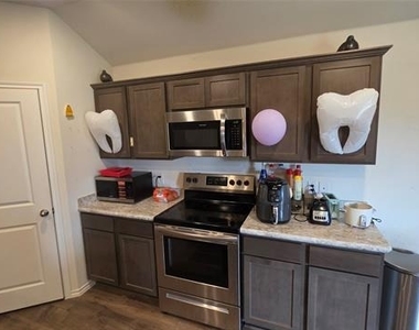 409 Samuel Street - Photo Thumbnail 21