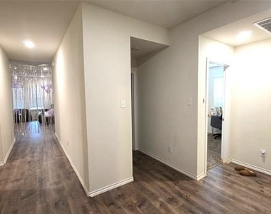 409 Samuel Street - Photo Thumbnail 3