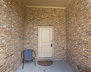 409 Samuel Street - Photo Thumbnail 2