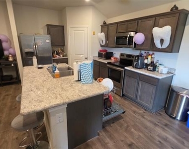 409 Samuel Street - Photo Thumbnail 20