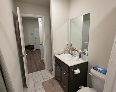 409 Samuel Street - Photo Thumbnail 12