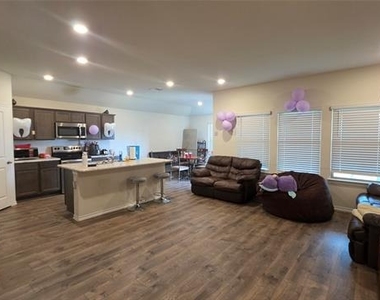 409 Samuel Street - Photo Thumbnail 17