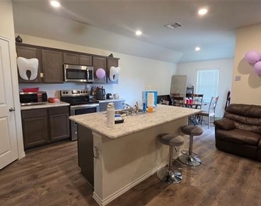 409 Samuel Street - Photo Thumbnail 25
