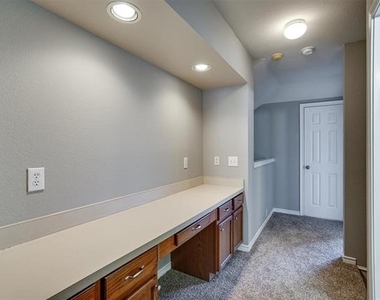 7657 Ravenhill Drive - Photo Thumbnail 23