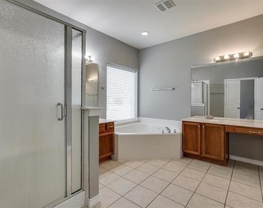 7657 Ravenhill Drive - Photo Thumbnail 20