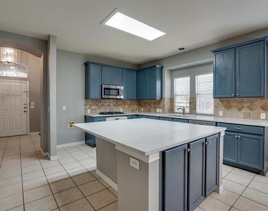 7657 Ravenhill Drive - Photo Thumbnail 11