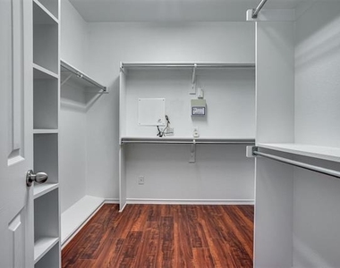 7657 Ravenhill Drive - Photo Thumbnail 28