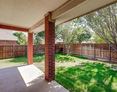 7657 Ravenhill Drive - Photo Thumbnail 6