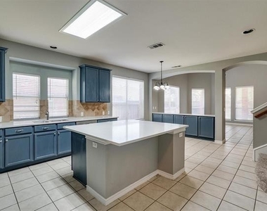 7657 Ravenhill Drive - Photo Thumbnail 16