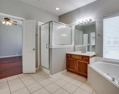 7657 Ravenhill Drive - Photo Thumbnail 4