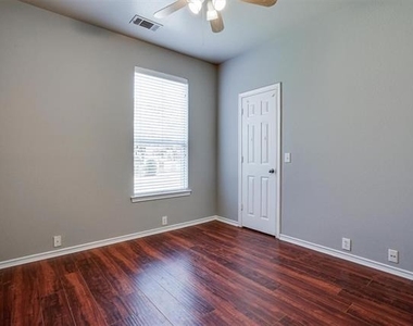 7657 Ravenhill Drive - Photo Thumbnail 26