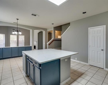 7657 Ravenhill Drive - Photo Thumbnail 14