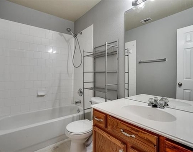 7657 Ravenhill Drive - Photo Thumbnail 19