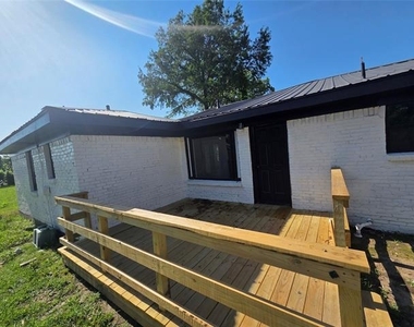 912 W Main Street - Photo Thumbnail 16