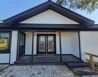912 W Main Street - Photo Thumbnail 1