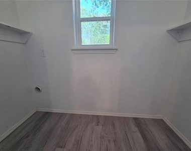 912 W Main Street - Photo Thumbnail 12
