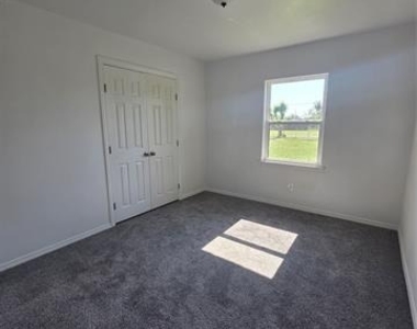 912 W Main Street - Photo Thumbnail 8