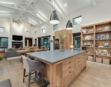 9003 Eustis Avenue - Photo Thumbnail 15