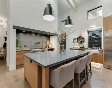 9003 Eustis Avenue - Photo Thumbnail 16
